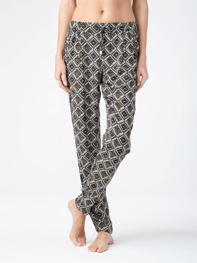 pantaloni-cu-croiala-lejera-si-model-geometric-chantal-1-3