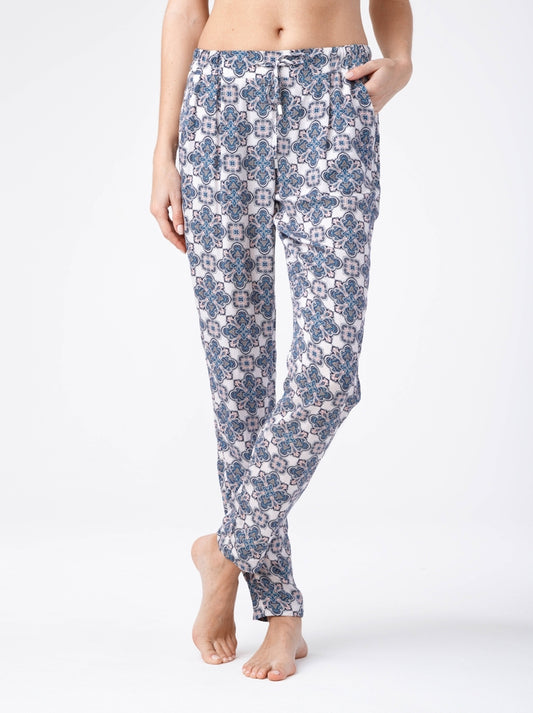 pantaloni-subtiri-cu-croiala-lejera-latina-1-1